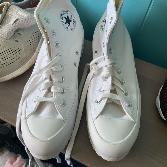 White mens converse high tops, size 8.5. - Picture 3 of 3